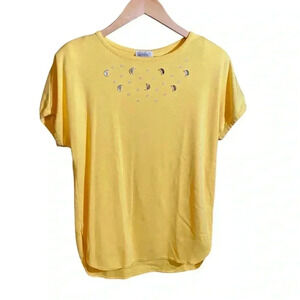 VGT CAMPUS CASUALS Women's Top Embellished Crew Neck Short Sleeve Yellow